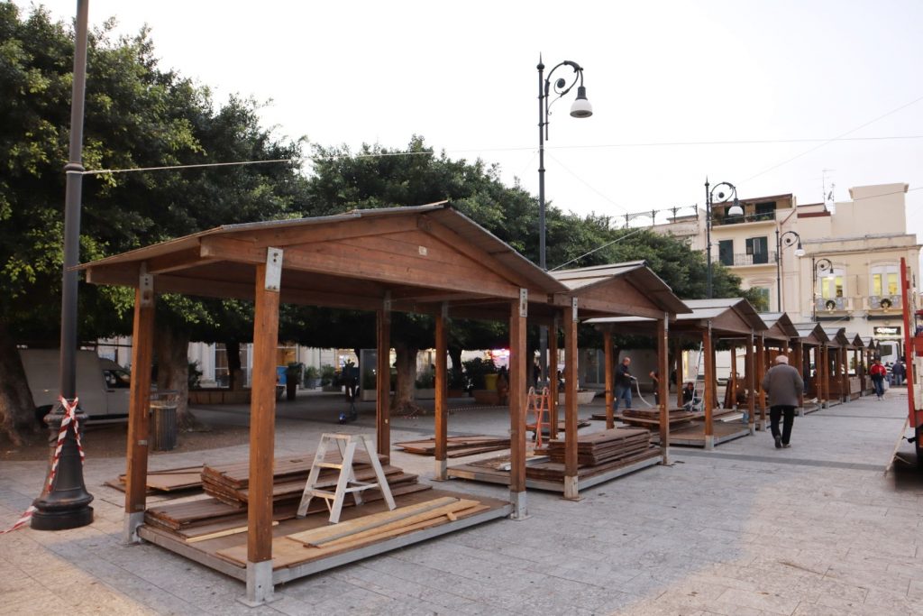 casette in legno piazza duomo natale