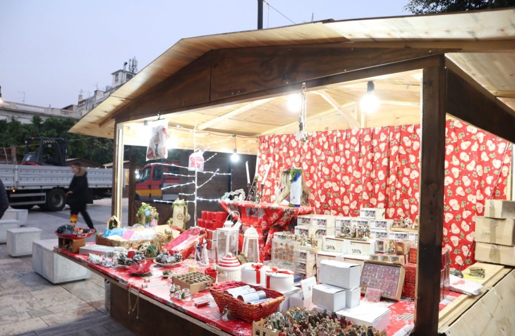 casette in legno piazza duomo natale