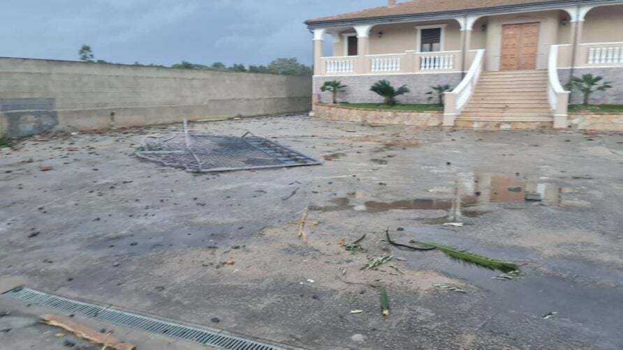 tornado isola capo rizzuto