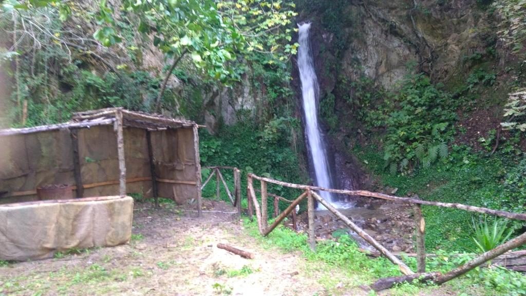 una delle location del presepe accanto alla cascata s tecla