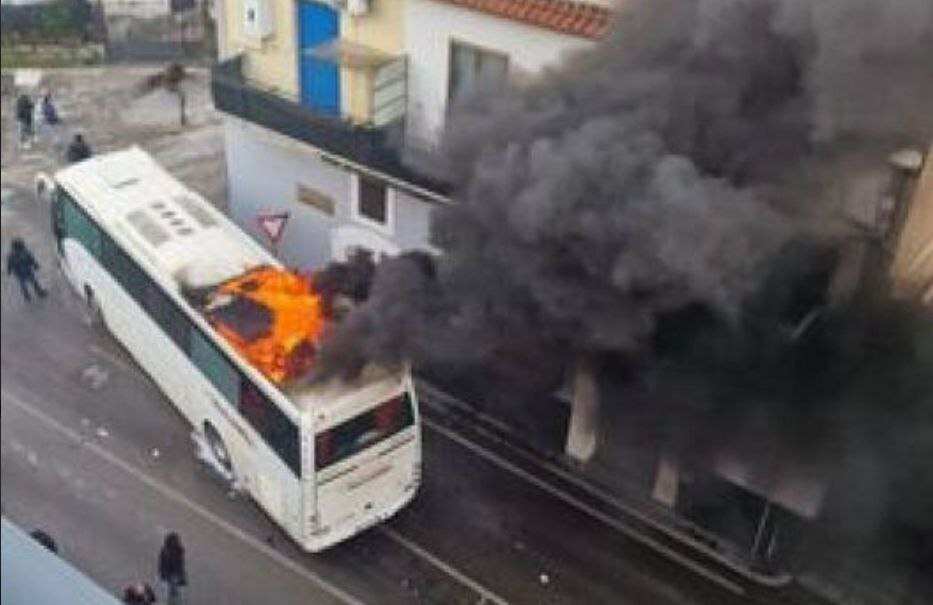 Incendiato bus tifosi Casertana