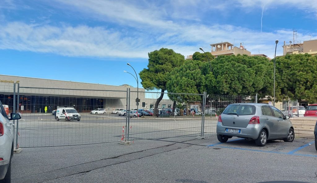 Lavori scavi Piazza Garibaldi area recintata cambia capolinea Atam