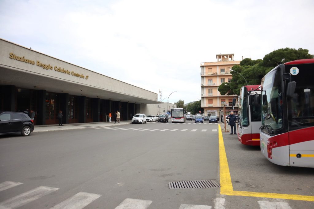 Lavori scavi Piazza Garibaldi area recintata cambia capolinea Atam
