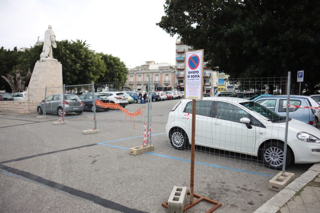 Lavori scavi Piazza Garibaldi area recintata cambia capolinea Atam