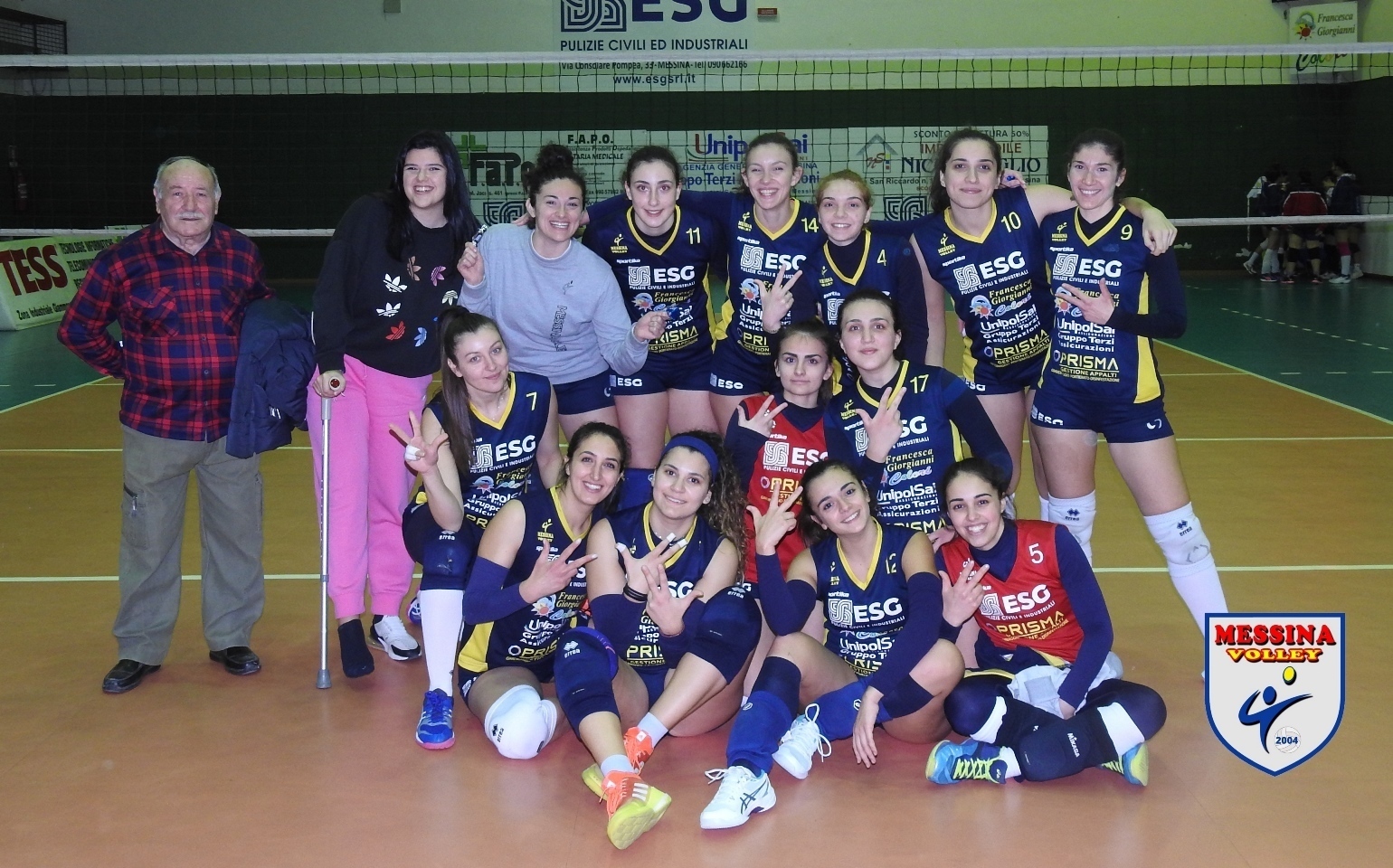 Le ragazze del Messina Volley festeggiano a fine gara