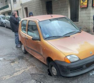 Macchina buca angolo via Demetrio Tripepi