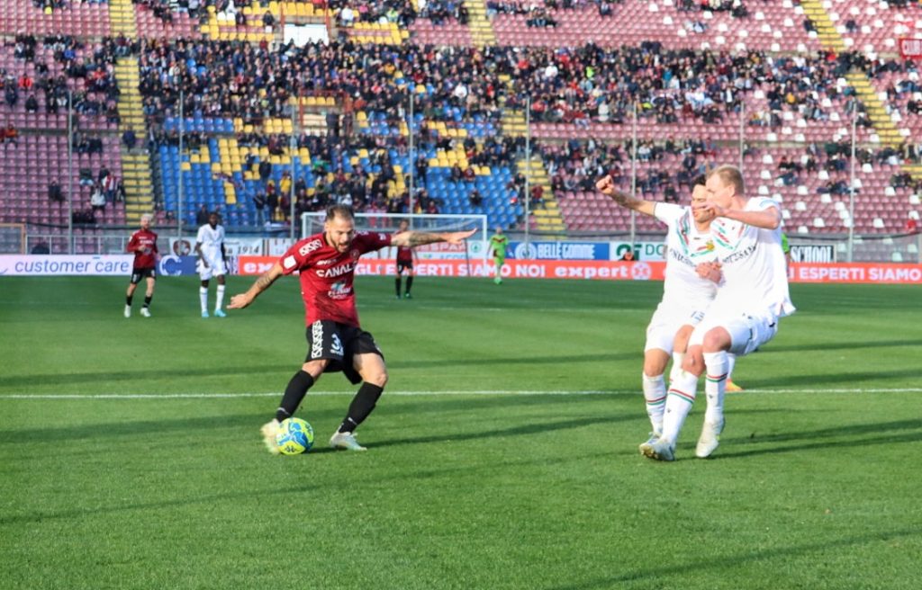 Reggina-Ternana gol Canotto annullato