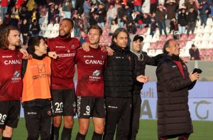 Reggina-Ternana festa finale coro squadra Curva Sud Granillo