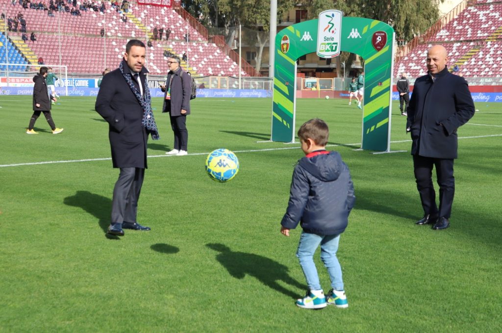 Reggina-Ternana prepartita palleggi Saladini con figlio