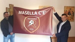 Striscione Masella c'è con Don Zampaglione