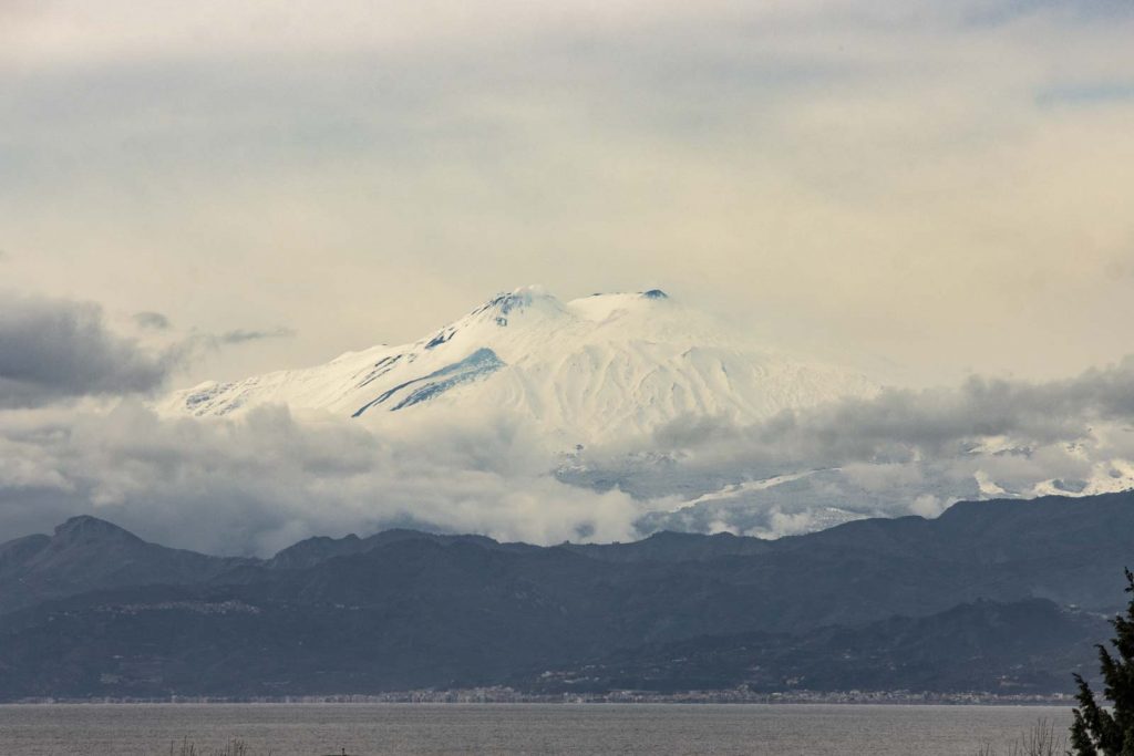 etna innevata