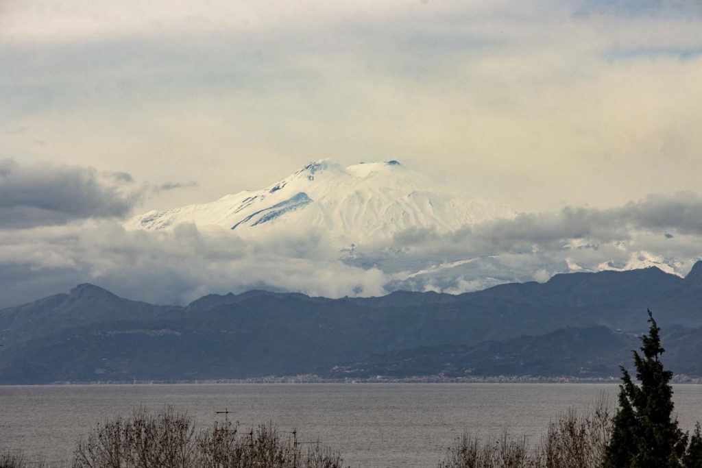 etna innevata