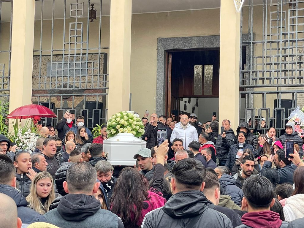 funerali valentina bimba morta sull'a2