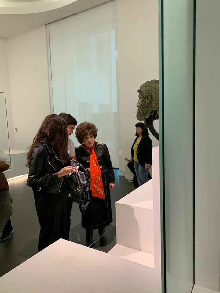 gina lollobrigida al museo di reggio per i bronzi