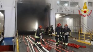 incendio traghetto palermo