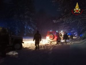 vigili del fuoco neve escrusionisti bloccati notte