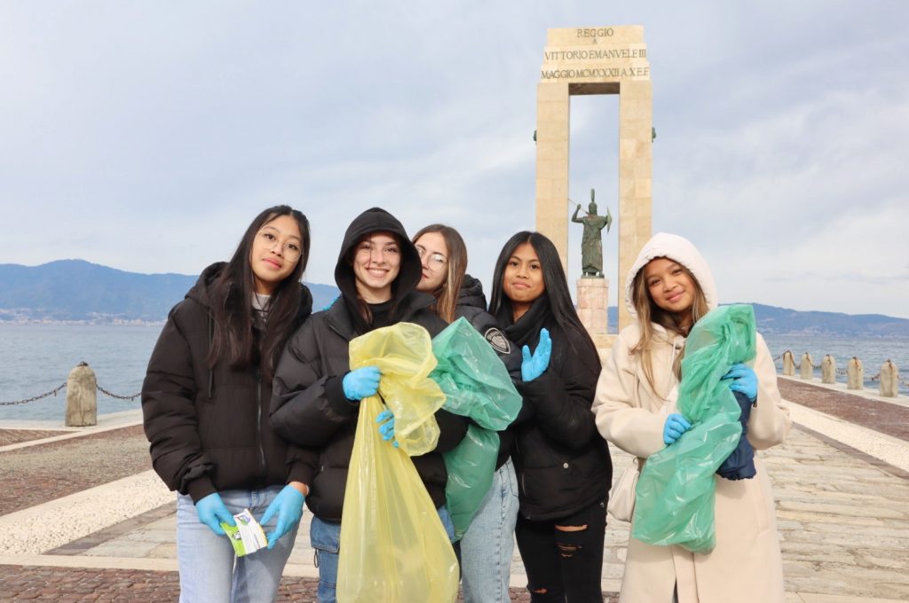Angela Robusti Inzaghi e gli studenti reggini puliscono Via Marina e Rione Marconi