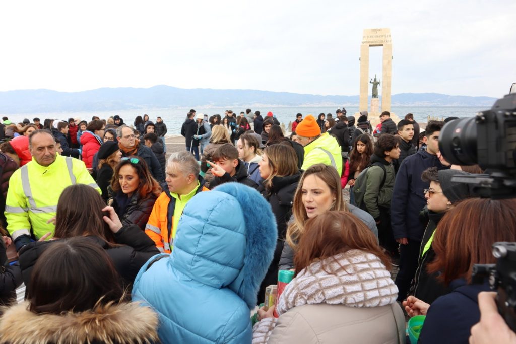 Angela Robusti Inzaghi e gli studenti reggini puliscono Via Marina e Rione Marconi