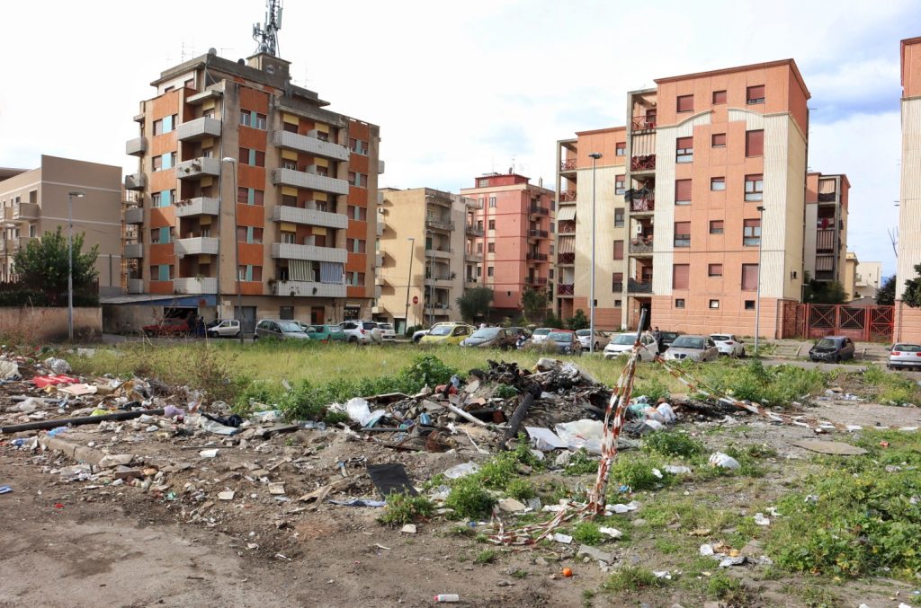 Angela Robusti Inzaghi e gli studenti reggini puliscono Via Marina e Rione Marconi