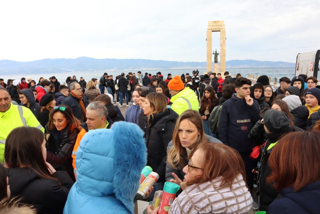 Angela Robusti Inzaghi e gli studenti reggini puliscono Via Marina e Rione Marconi