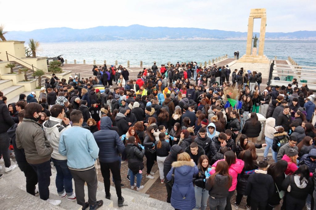Angela Robusti Inzaghi e gli studenti reggini puliscono Via Marina e Rione Marconi