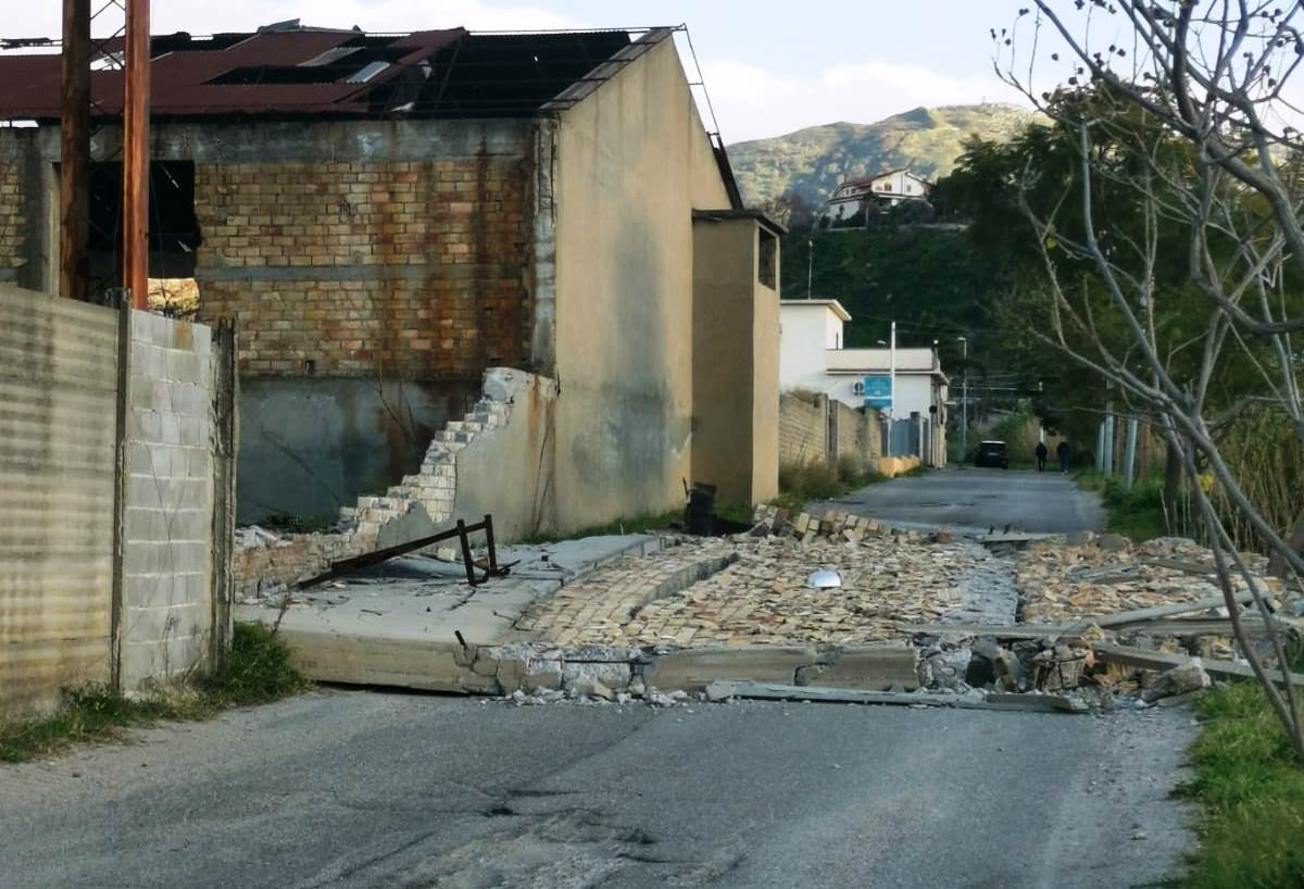 Cade muro Bovetto a Reggio Calabria (2)