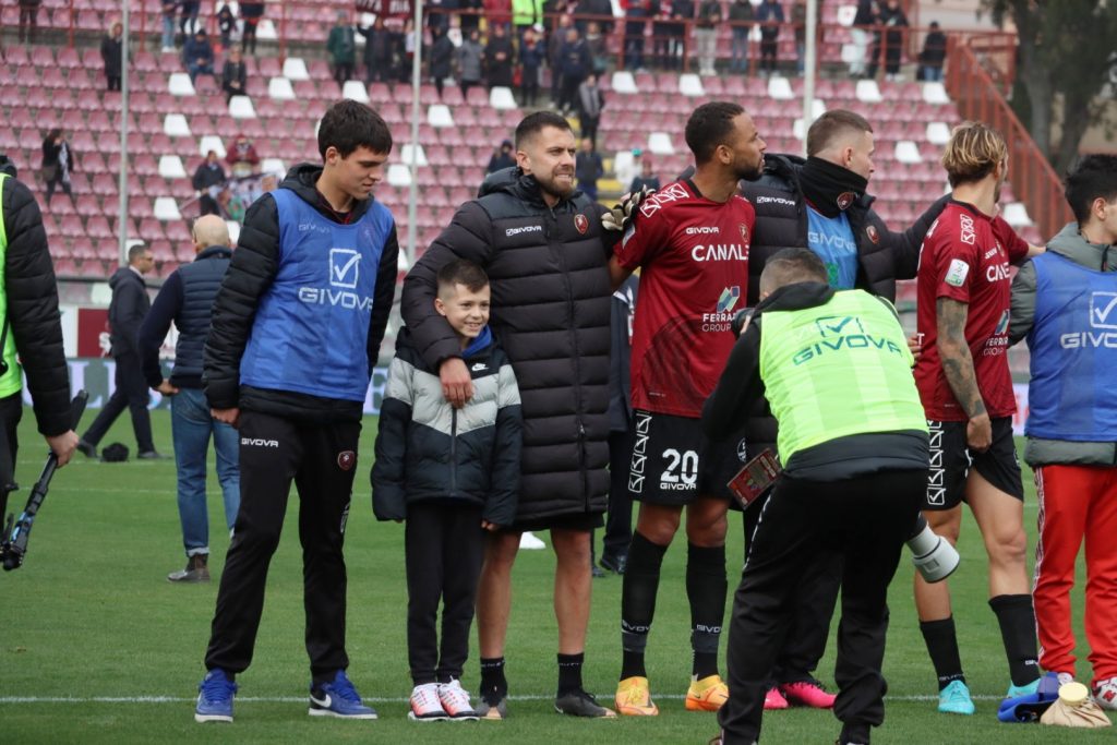 Reggina-Modena saluto finale squadra Curva Sud tifosi Granillo Menez Hernani