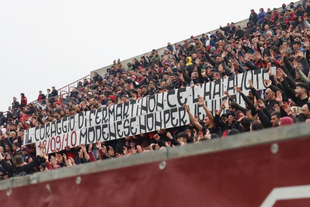 Reggina-Modena striscione tifosi Curva Sud Granillo