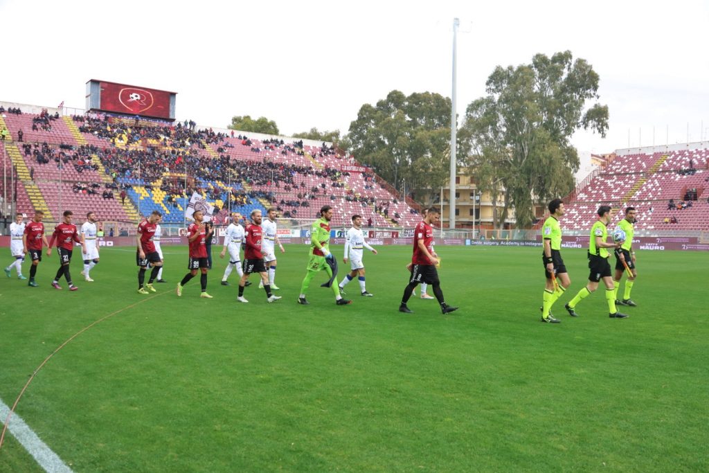 Reggina-Modena ingresso in campo