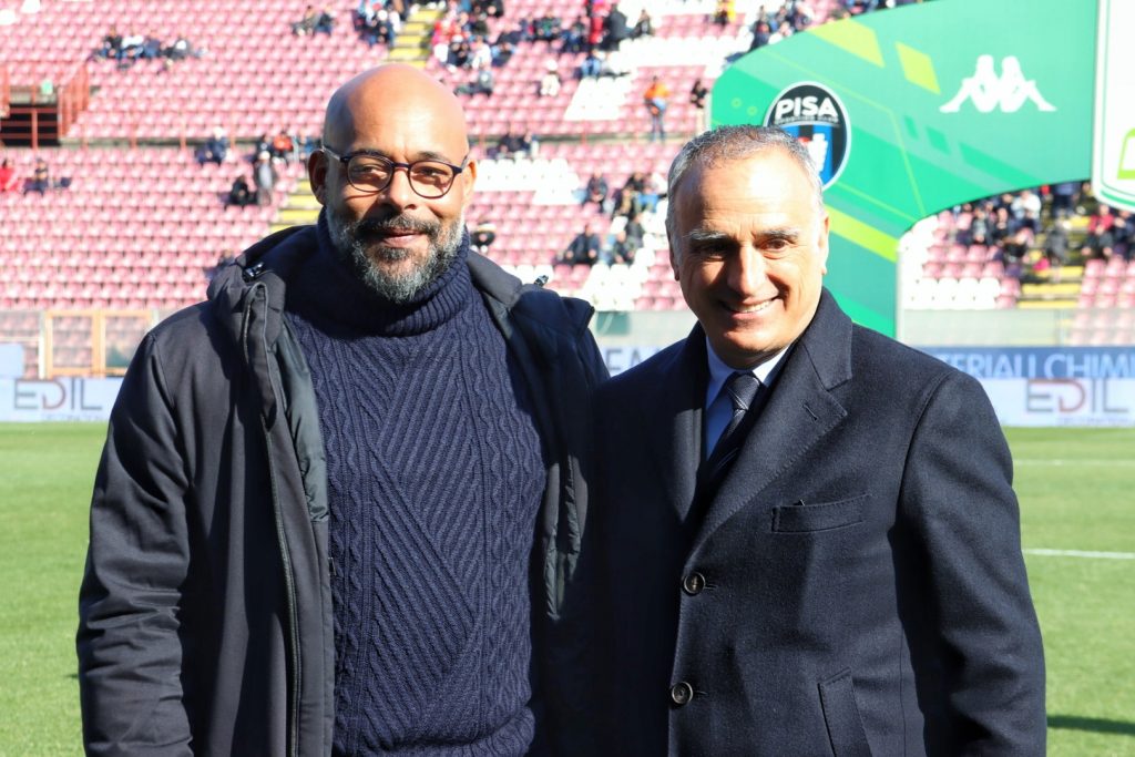 Reggina-Pisa, premiazione e accoglienza Oshadogan con Cardona