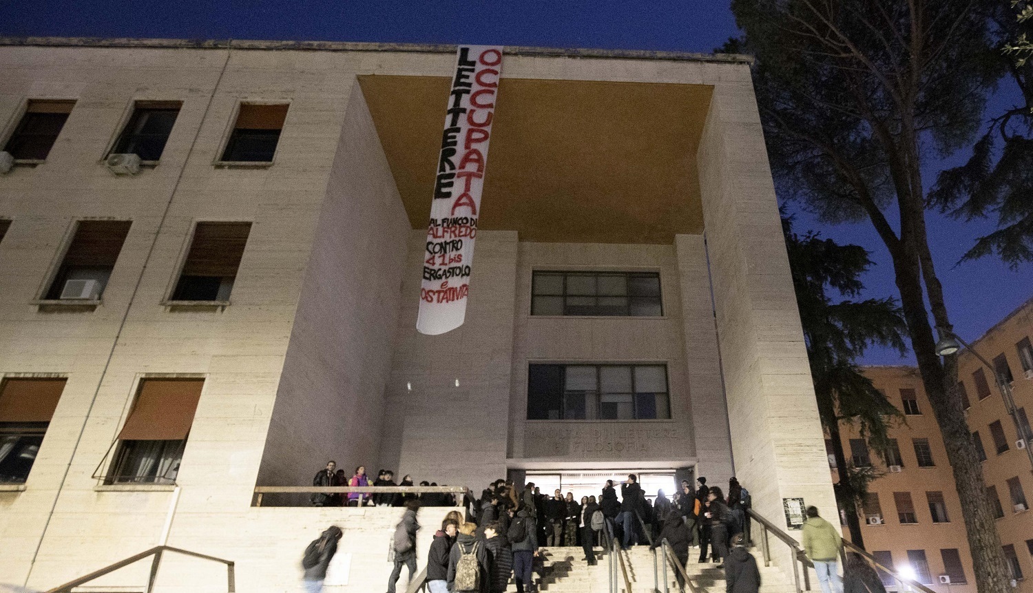 Cospito: studenti occupano facoltà Lettere Sapienza