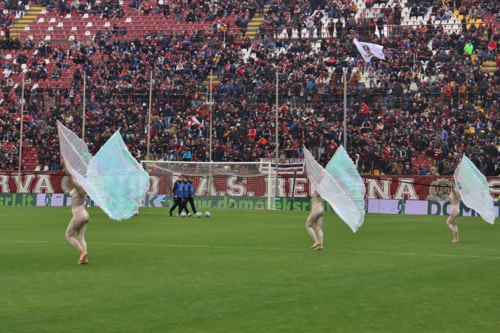 Spettacolo di danza nell'intervallo di Reggina-Modena