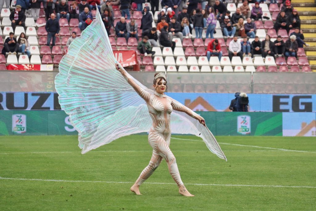 Spettacolo di danza nell'intervallo di Reggina-Modena