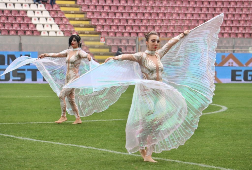 Spettacolo di danza nell'intervallo di Reggina-Modena