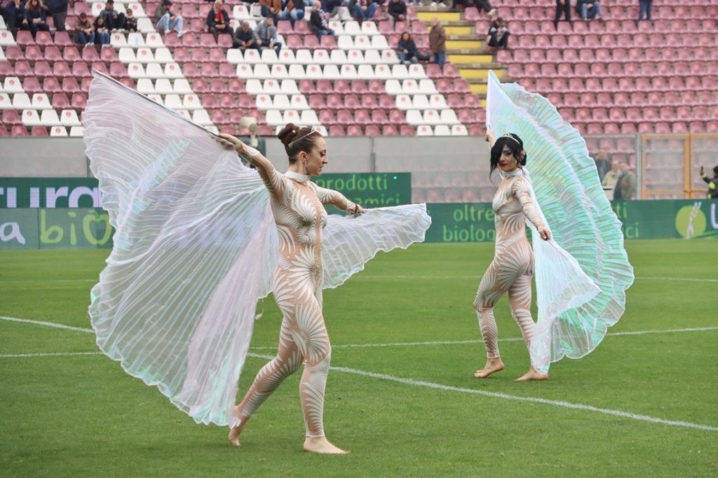 Spettacolo di danza nell'intervallo di Reggina-Modena
