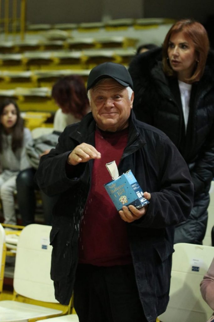 Tifoso Pallacanestro Viola sale