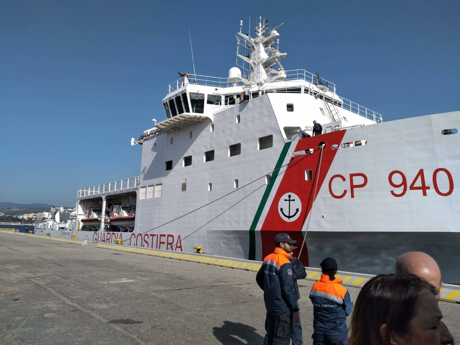 guardia costiera nave dattilo porto reggio calabria migranti