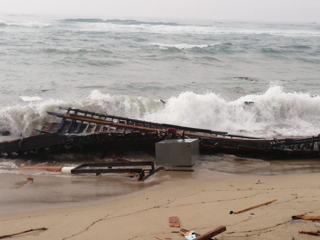mare mosso migranti crotone