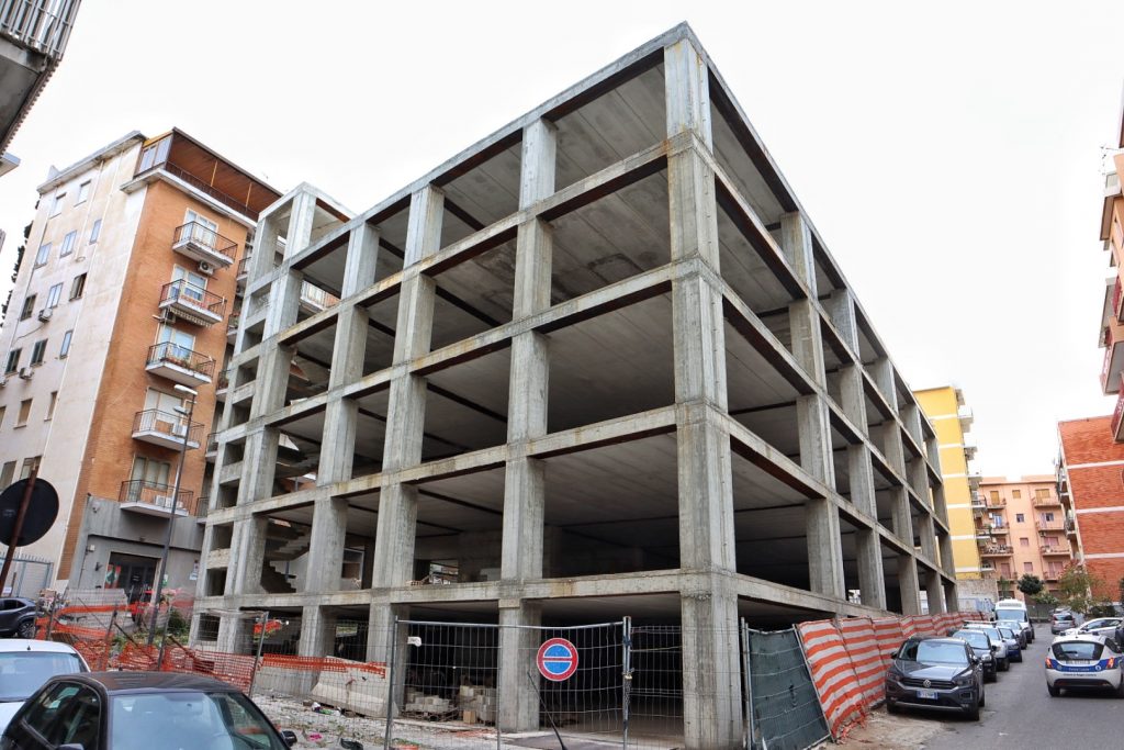 parcheggio via rausei