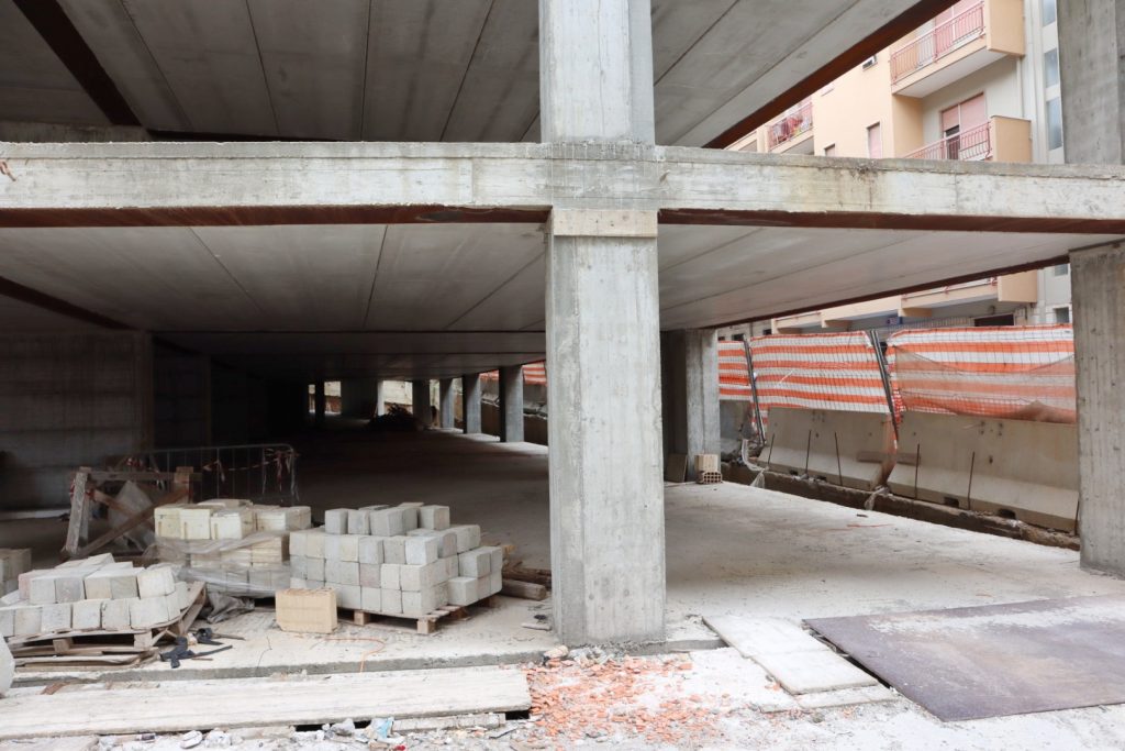 parcheggio via rausei