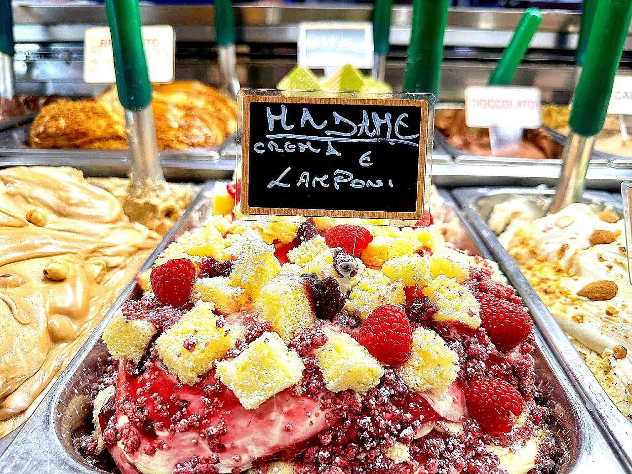 Gusto Madame Gelateria Cesare
