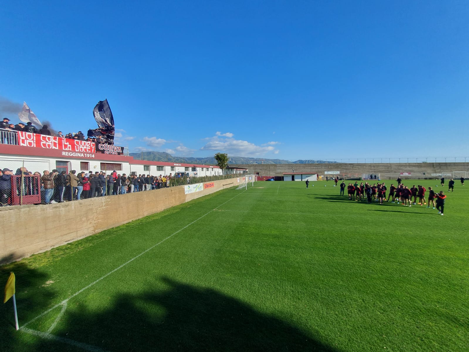 Ultrà Reggina al Sant’Agata salutano squadra