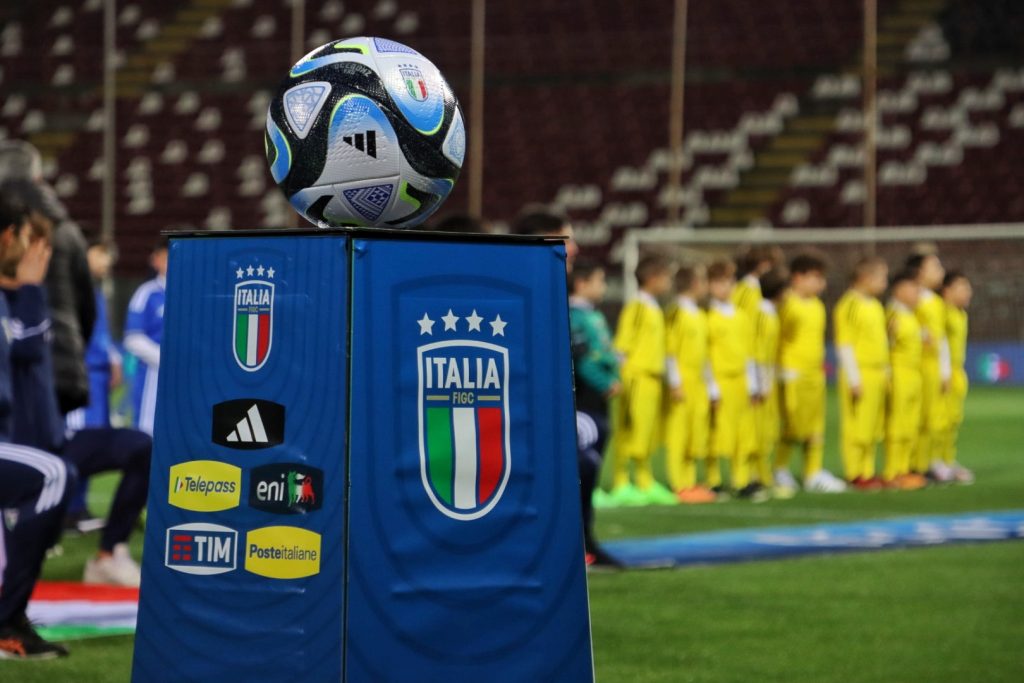 Italia-Ucraina al Granillo ingresso in campo pallone partita