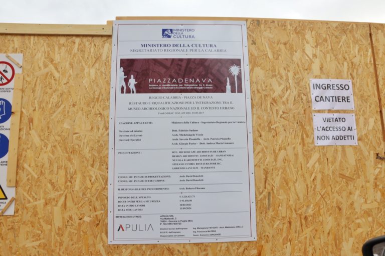 Nuovo cartello lavori Piazza De Nava Reggio Calabria