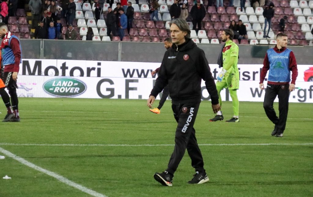 Reggina-Cagliari Inzaghi sconsolato a fine gara rientra negli spogliatoi