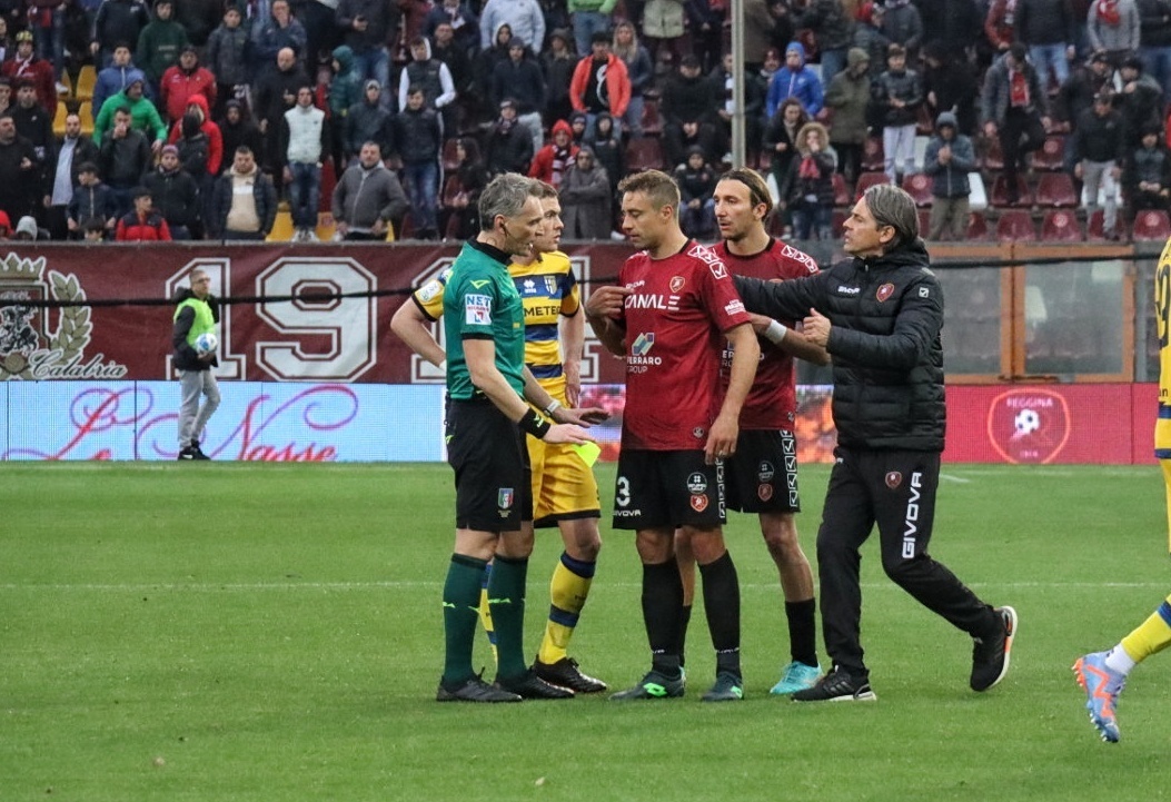 Reggina-Parma Cionek Di Chiara e Inzaghi con arbitro Irrati all’intervallo
