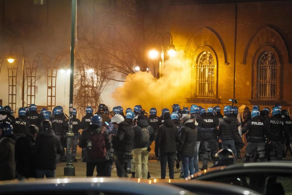 Corteo anarchici Cospito. Torino