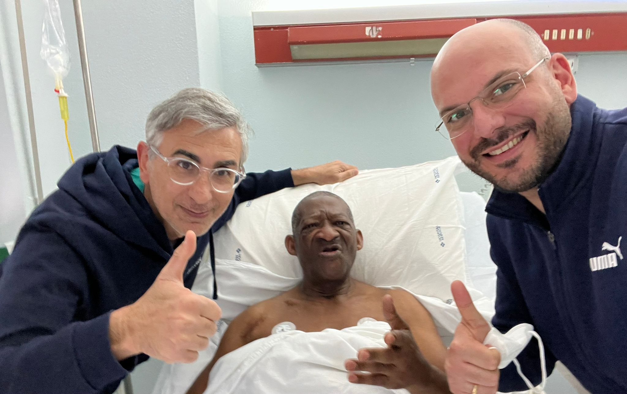il Parroco Africano Padre Andrè dopo il risveglio del delicato intervento chirurgico