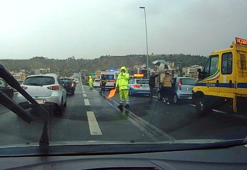 incidente autostrada polizia stradale ambulanza