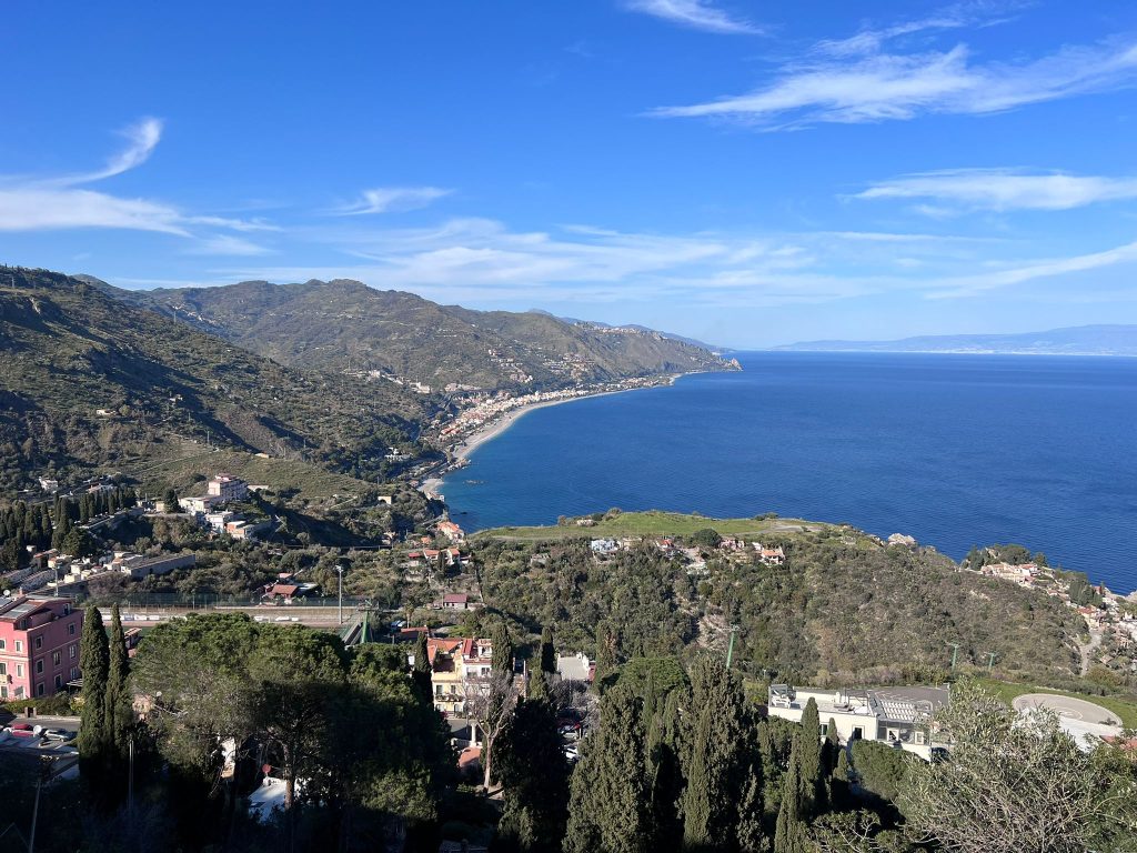 panorama taormina sicilia messina calabria stretto